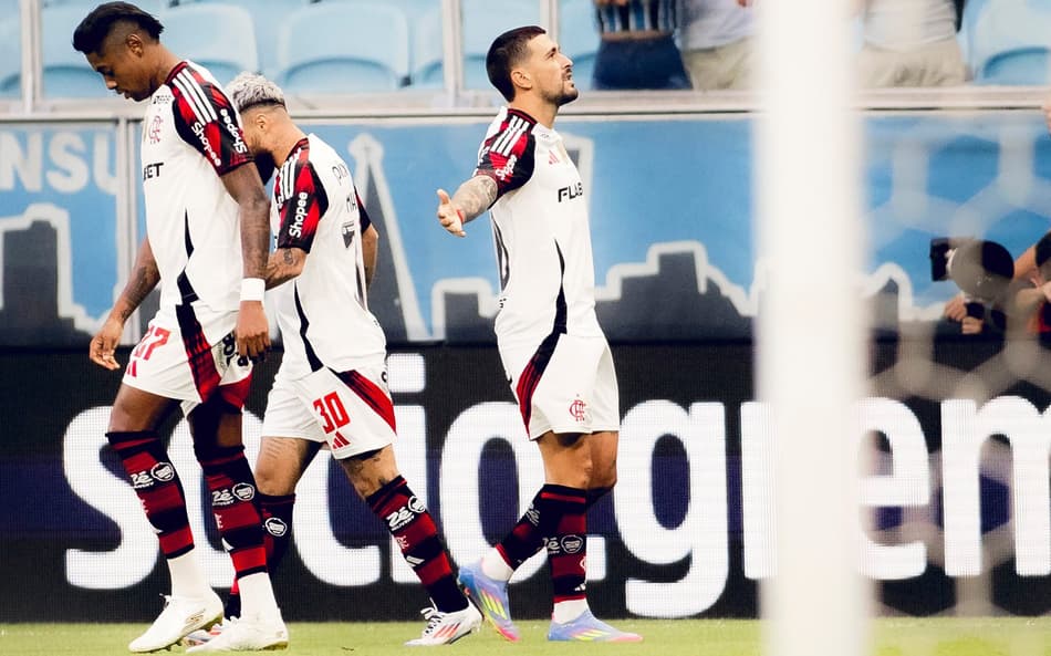 Arrascaeta celebra fase artilheira no Flamengo