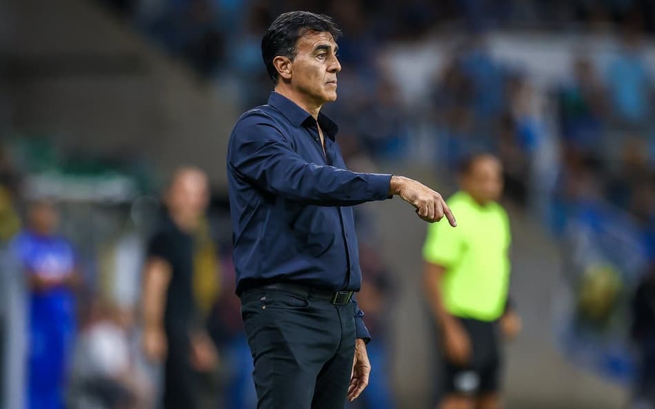 Quinteros segue respaldado pela direção do Grêmio: ‘logo ali vamos colher o fruto’