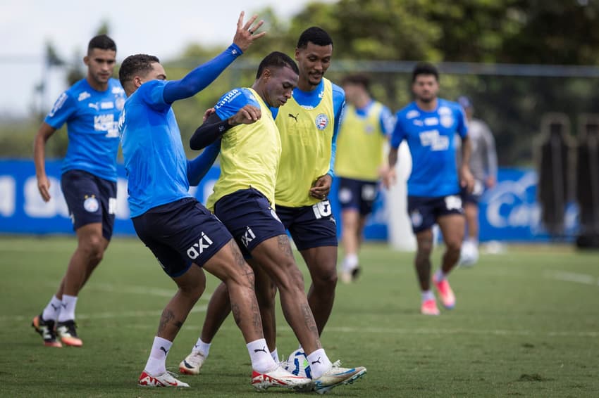 Jogadores do Bahia disputam bola durante treino Foto: Letícia Martins / EC Bahia