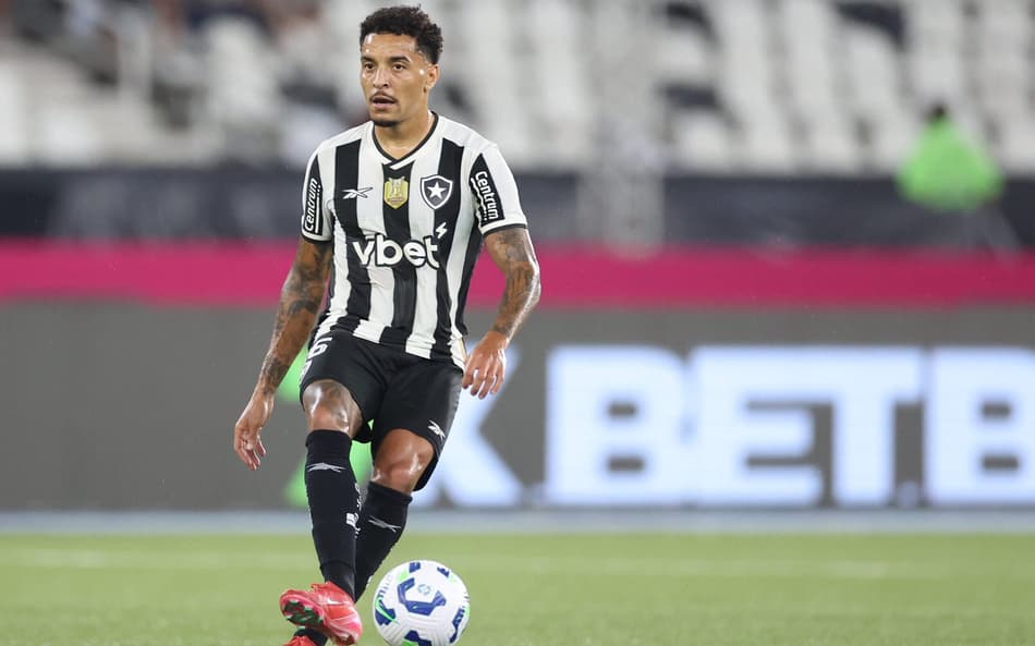 Botafogo renova com o volante Gregore até o fim de 2028