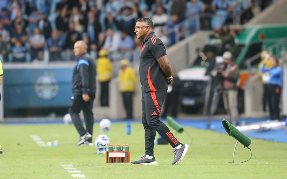 Internacional: Roger Machado vê partida com dois momentos