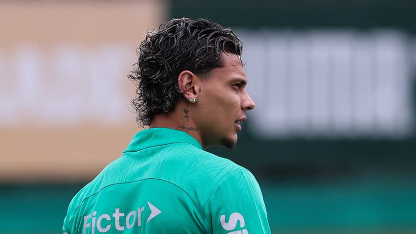 Richard Ríos, durante treinamento, na Academia de Futebol (Foto: Cesar Greco/Palmeiras)