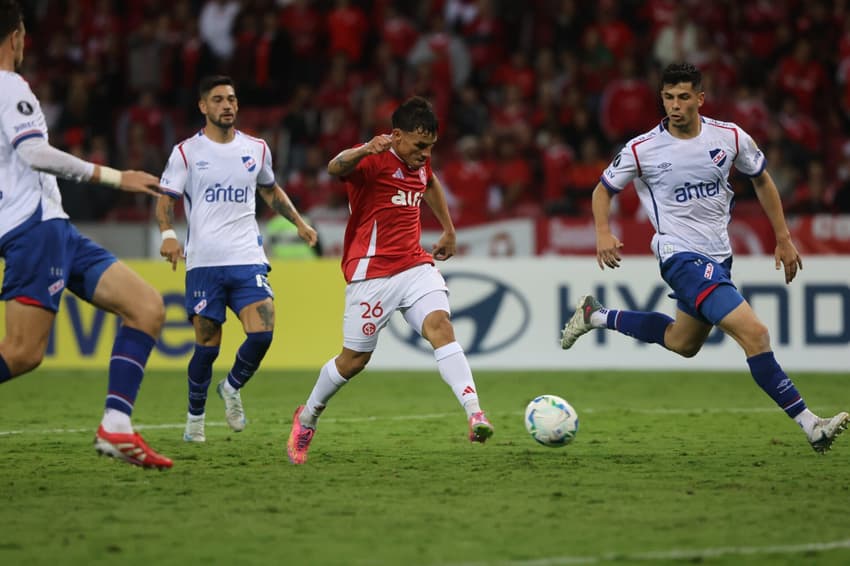 Internacional x Nacional-URU - Libertadores - Bernabei marca o segundo gol colorado (Foto: Ricardo Duarte/SC Internacional)