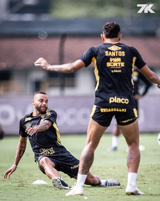 Guilherme durante treinamento no CT Rei Pelé visando o duelo do Santos contra o Red Bull Bragantino. (Foto: Raul Baretta)
