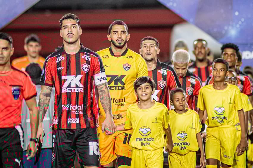 Jogadores do Vitória em campo contra o Cerro Largo Foto: Victor Ferreira / EC Vitória
