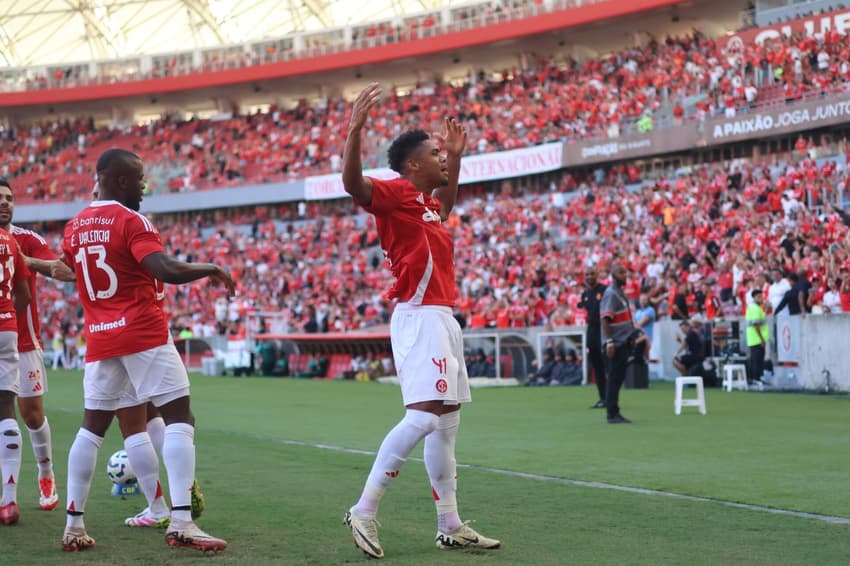 Internacional x Juventude Campeonato Brasileiro 2025 - Victor Gabriel comemora seu primeiro gol no jogo (Foto: Maxi Franzoi/AGIF)
