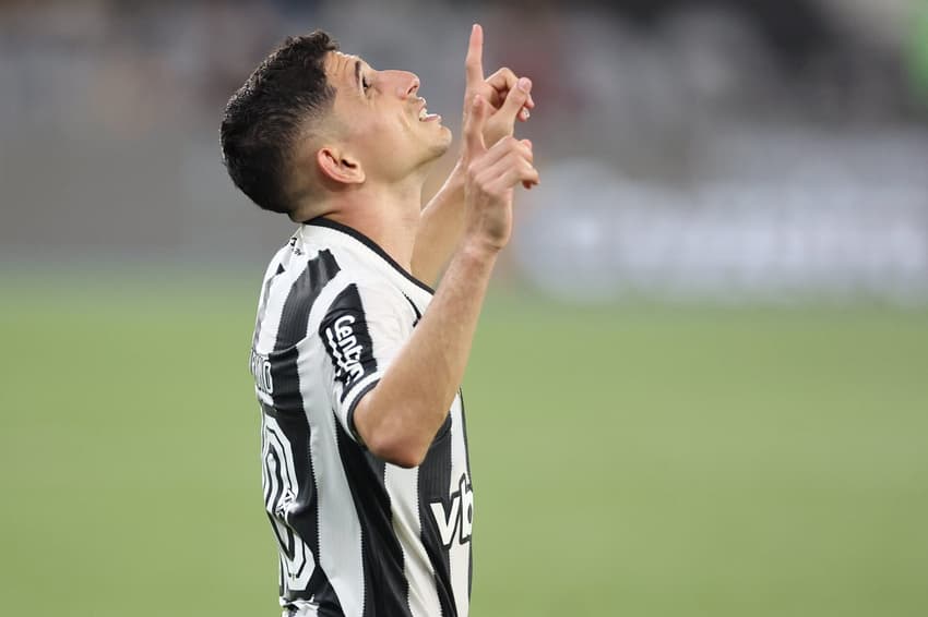 Savarino comemorando o segundo gol do Botafogo. (Foto: Vitor Silva/Botafogo)