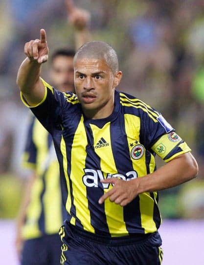 Fenerbahçe: 2004-2012 – 378 jogos, 185 gols e 162 assistências (Foto: Arquivo LANCE!)