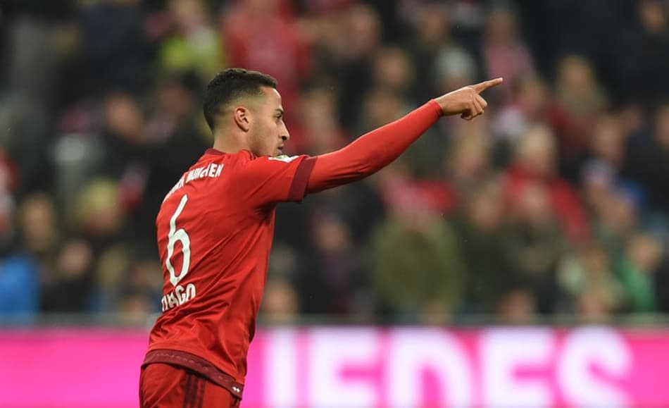 Bayern massacra o Werder Bremen e volta a abrir oito pontos no Alemão