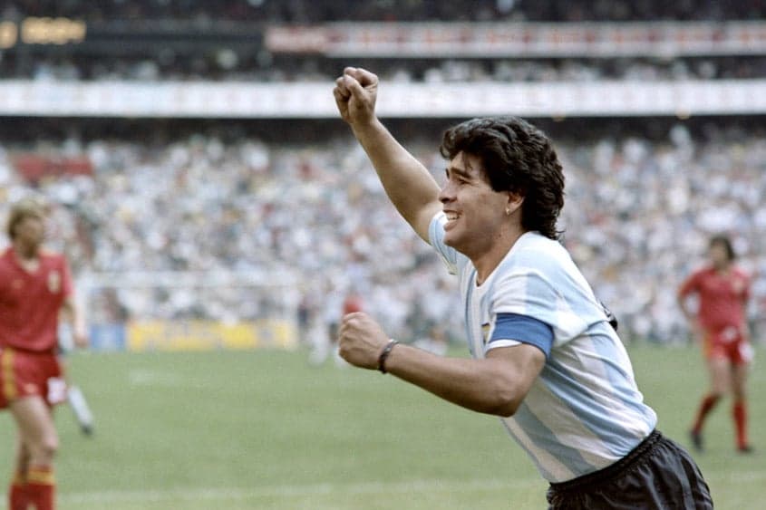 Além da "mão de Deus", Maradona também realizou o chamado "Gol do Século" na mesma partida (Foto: AFP PHOTO / STAFF)