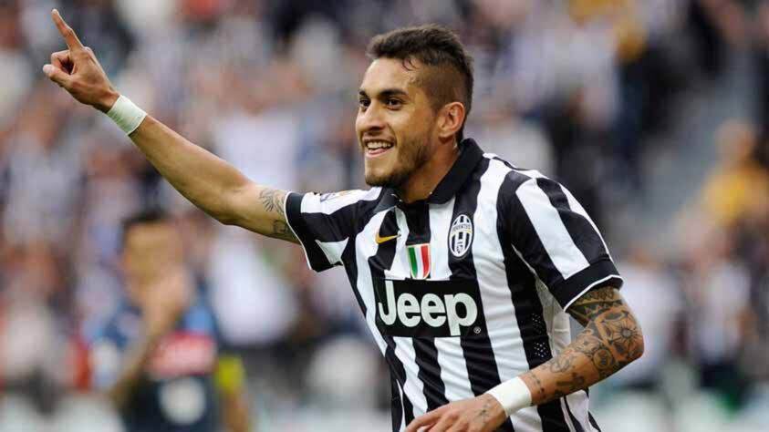 ESFRIOU - O Santos ainda sonha com a contratação do meia Roberto Pereyra, que está livre no mercado após deixar a Udinese, da Itália, na última temporada. O Peixe encaminhou uma oferta robusta ao atleta argentino há semanas, porém ainda não obteve resposta. Mesmo assim, o coordenador esportivo alvinegro, Paulo Roberto Falcão, garante que o time da Vila Belmiro não "jogou a toalha". ESFRIOU - O Santos ainda sonha com a contratação do meia Roberto Pereyra, que está livre no mercado após deixar a Udinese, da Itália, na última temporada. O Peixe encaminhou uma oferta robusta ao atleta argentino há semanas, porém ainda não obteve resposta. Mesmo assim, o coordenador esportivo alvinegro, Paulo Roberto Falcão, garante que o time da Vila Belmiro não "jogou a toalha".