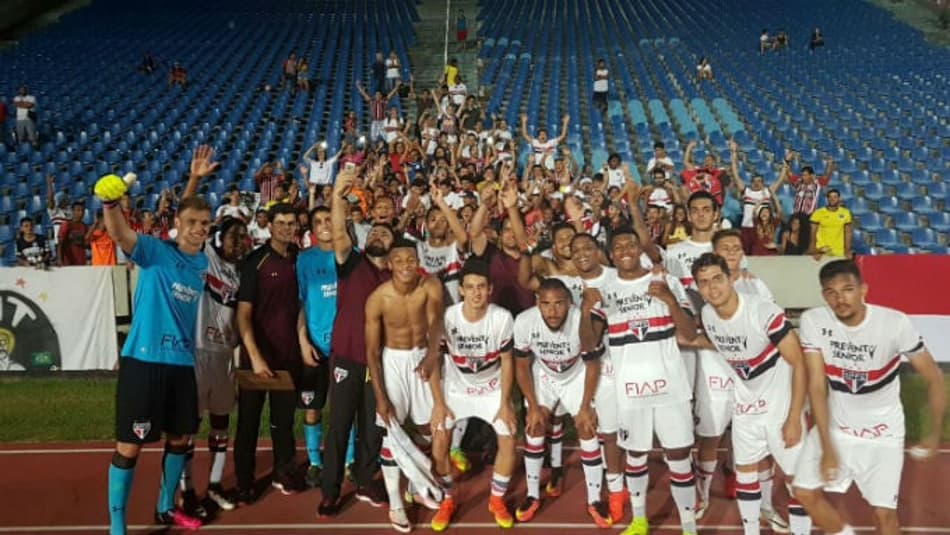 Shaylon marca, São Paulo amplia no fim e elimina jogo de volta no sub-20