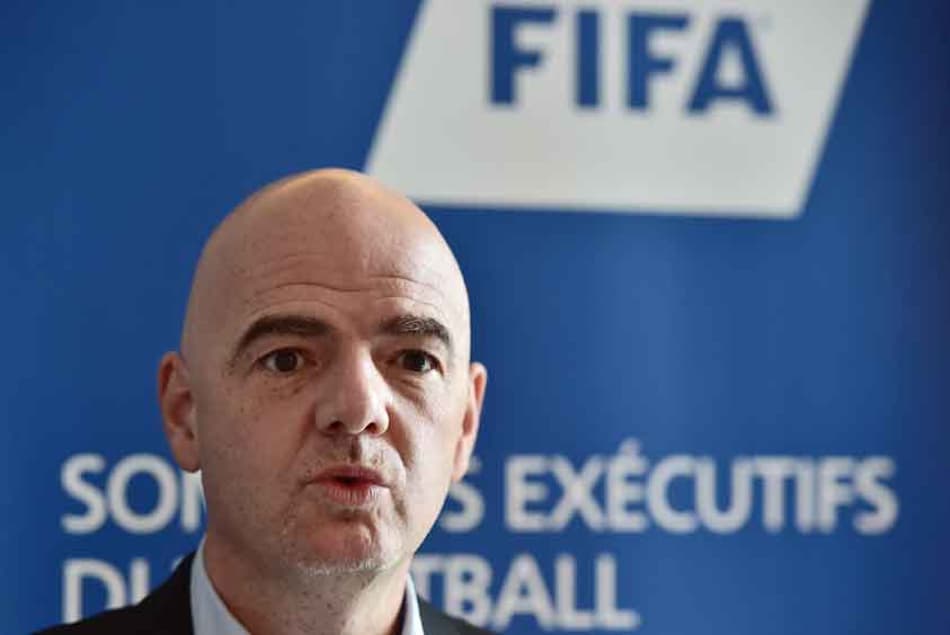 Infantino quer implantar o uso de vídeos já na Copa do Mundo de 2018