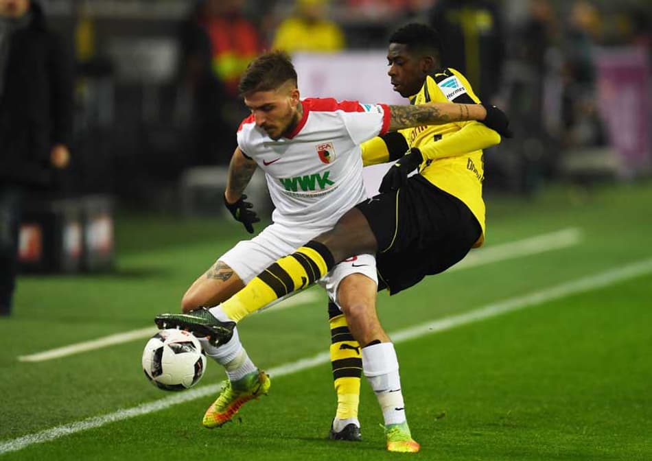 Dortmund para no goleiro Hitz e fica no empate com o Augsburg