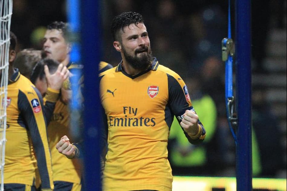 Giroud faz no fim e garante Arsenal na quarta fase da Copa da Inglaterra