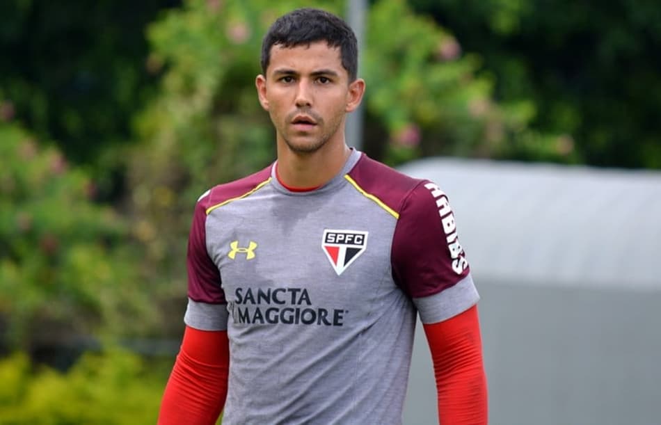Troca no gol do São Paulo estremece relação entre Renan Ribeiro e Dorival