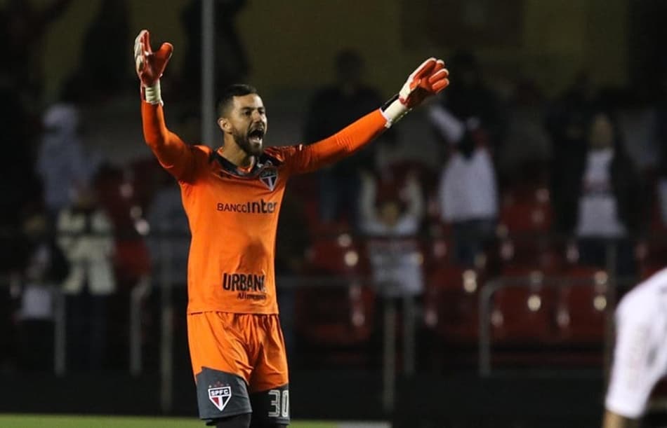 Com São Paulo buscando goleiro, Renan passa em branco após 7 jogos