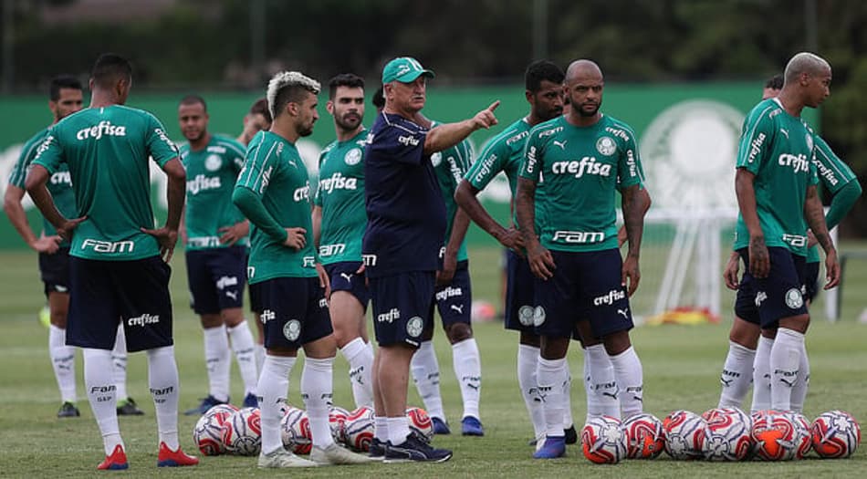 Após eliminação, Felipão fez reunião com elenco para passar confiança