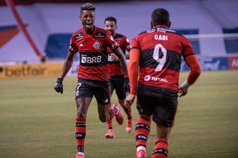 LDU x Flamengo - Bruno Henrique e Gabigol