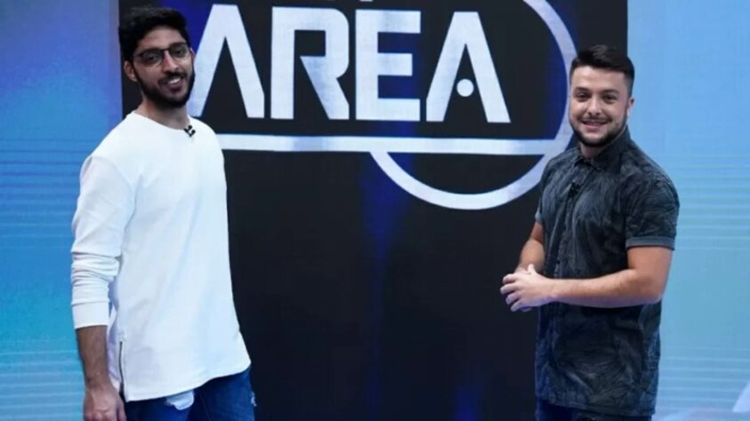 Igor Rodrigues e Magno navarro, apresentadores do 'Tá na Área', programa do SporTV que mistura informação com humor, publicaram um texto em uma rede social, anunciando o fim da parceria. Igor continua no comando da atração, a partir de agora com a companhia da jornalista Camila Carelli. Já Magno irá assumir o quadro Futebol Fantasia, do "Esporte Espetacular". Igor Rodrigues e Magno navarro, apresentadores do 'Tá na Área', programa do SporTV que mistura informação com humor, publicaram um texto em uma rede social, anunciando o fim da parceria. Igor continua no comando da atração, a partir de agora com a companhia da jornalista Camila Carelli. Já Magno irá assumir o quadro Futebol Fantasia, do "Esporte Espetacular".