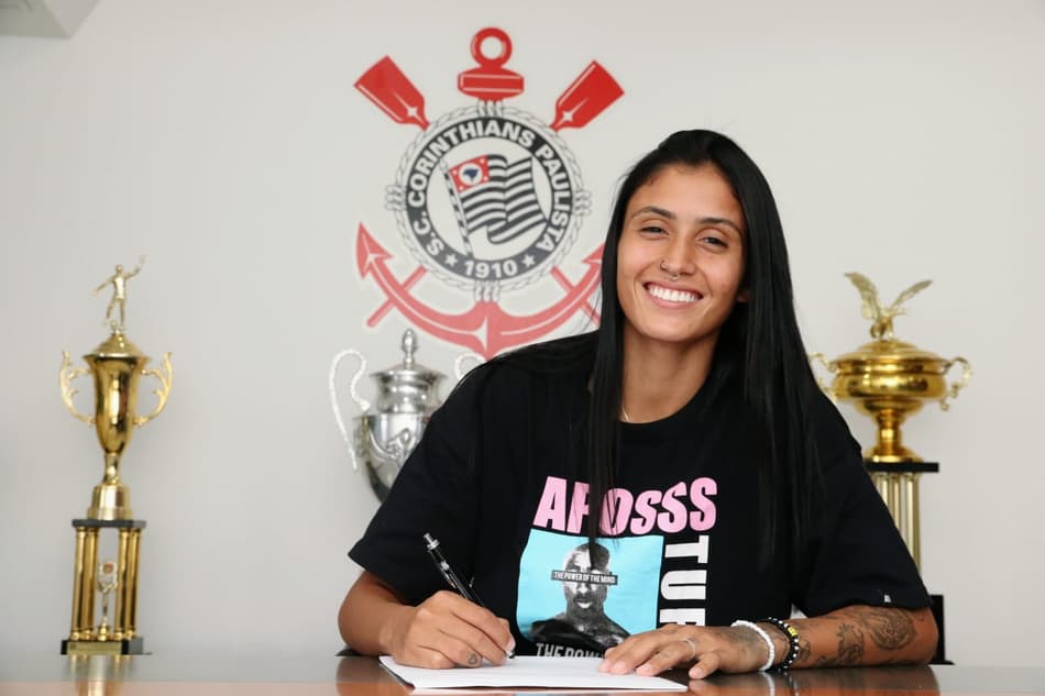 Jogadora do Corinthians atropela mulher em acidente de trânsito