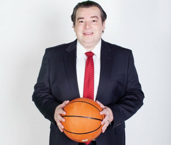 Rômulo Mendonça, um dos principais nomes das transmissões da ESPN nos últimos anos, deixou a emissora do Grupo Disney no fim de 2022. A opção pela não renovação foi do narrador, que desejava "seguir um novo caminho", como disse em sua despedida. Ele foi anunciado pela Amazon Prime Video em fevereiro deste ano. Rômulo Mendonça, um dos principais nomes das transmissões da ESPN nos últimos anos, deixou a emissora do Grupo Disney no fim de 2022. A opção pela não renovação foi do narrador, que desejava "seguir um novo caminho", como disse em sua despedida. Ele foi anunciado pela Amazon Prime Video em fevereiro deste ano.