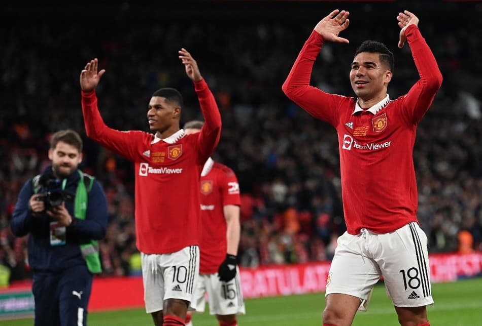 Craque do Manchester United alega doença, mas é flagrado em boate e pode ser punido