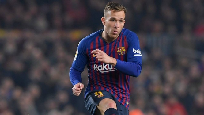 11º lugar: Arthur (meia) - Saiu do Grêmio para o Barcelona (ESP) em 2018 - Valor: 31 milhões de euros 11º lugar: Arthur (meia) - Saiu do Grêmio para o Barcelona (ESP) em 2018 - Valor: 31 milhões de euros