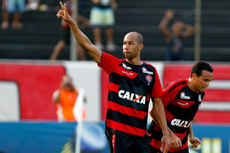 Dinei comemora gol contra o São Paulo, em 2013 Foto: Felipe Oliveira