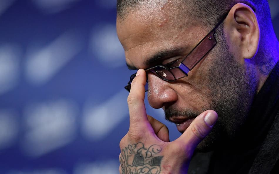 Daniel Alves é absolvido por Justiça da Espanha após condenação por estupro