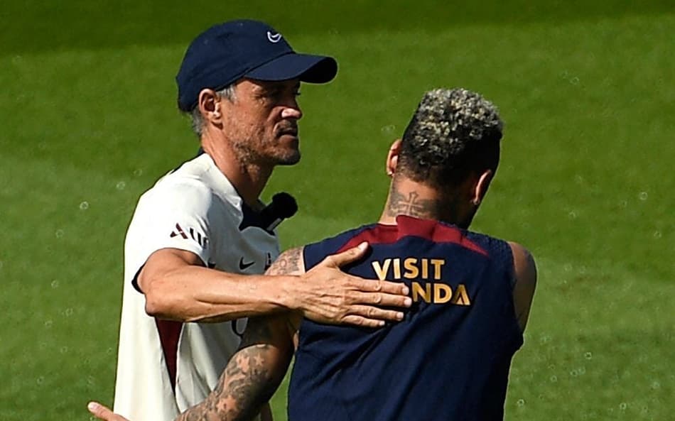 Neymar e Luis Enrique teriam brigado em chegada do técnico ao PSG, diz jornal
