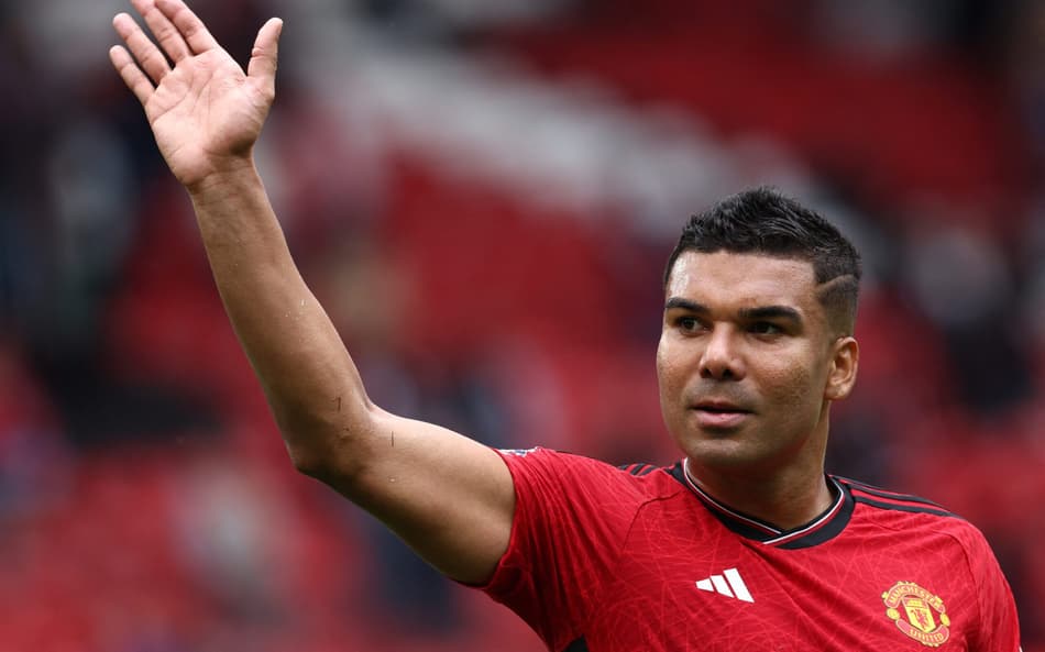 Casemiro é vilão em clássico, e internautas tiram onda com atuação do volante: ‘O pior do elenco’