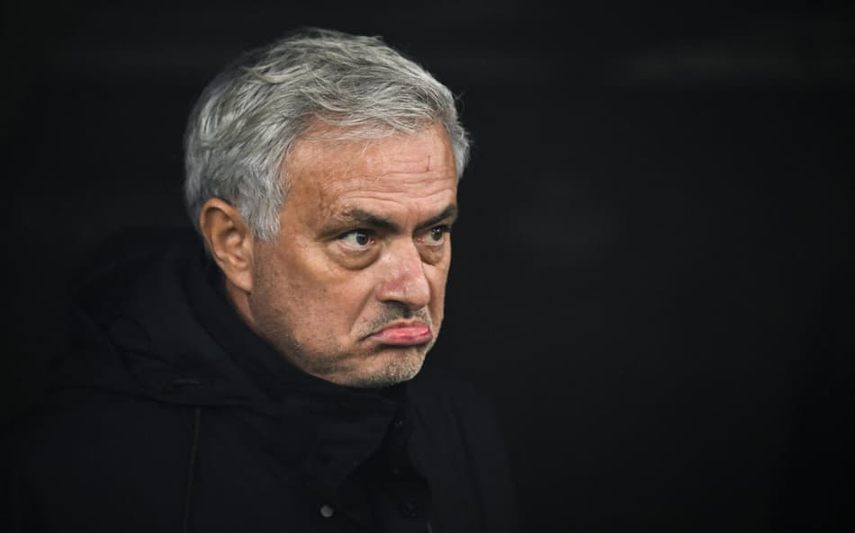 Mourinho processa clube turco por acusação de racismo