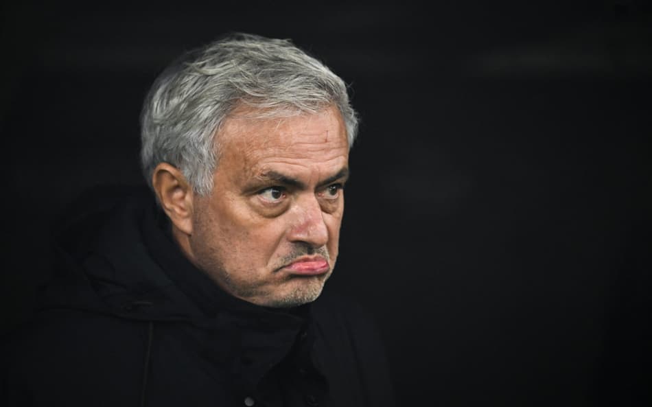 Time de Mourinho toma gol nos acréscimos e se complica na ‘pré-Champions League’