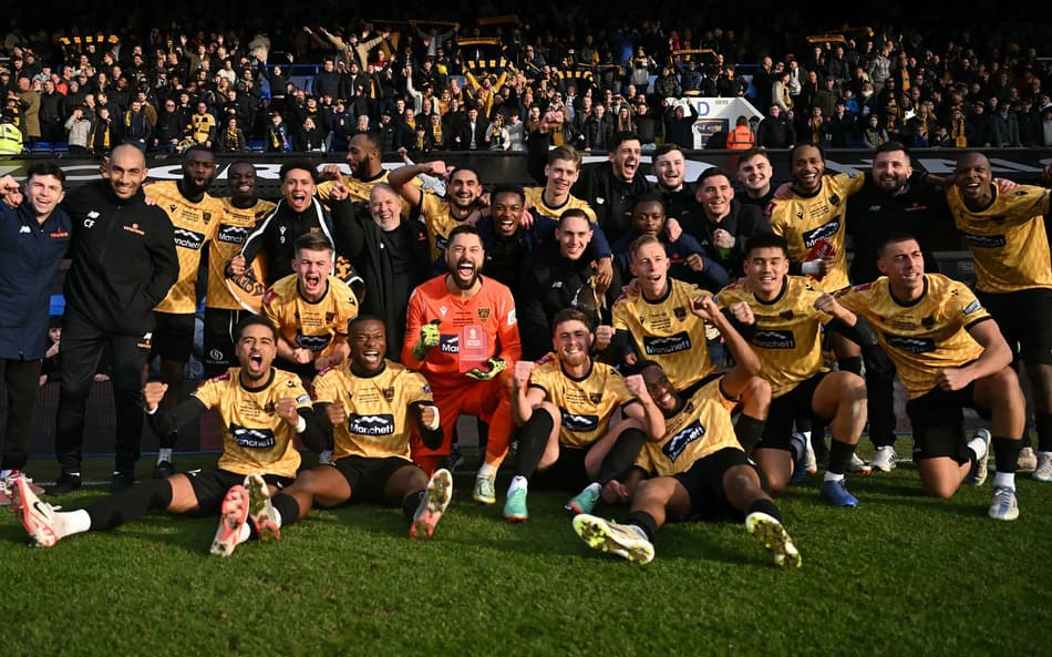 Campeão da Premier League retorna à elite inglesa depois de 22 anos