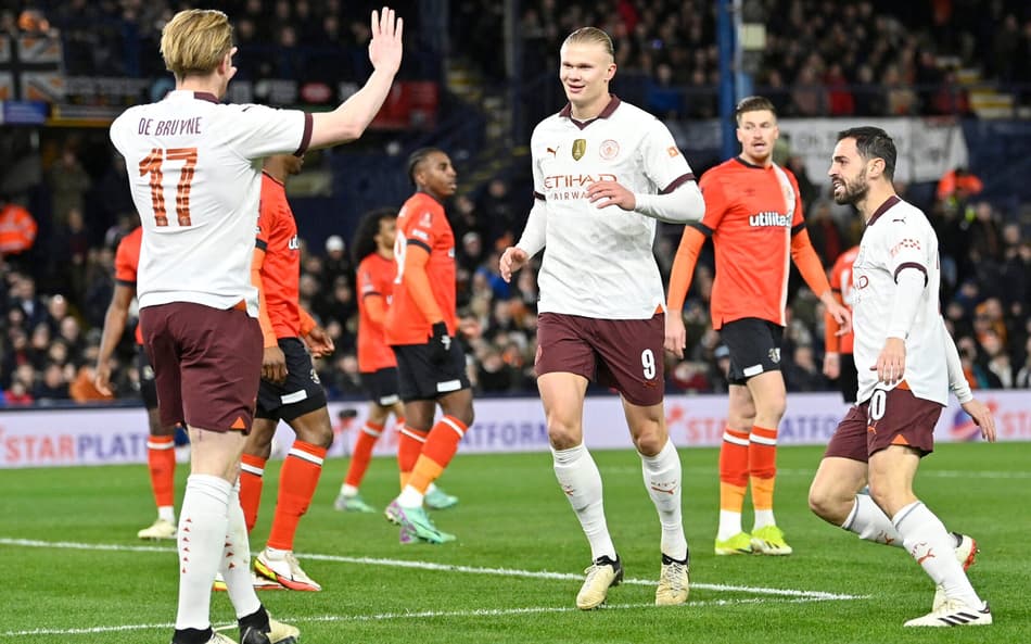 Guardiola se derrete por Haaland e De Bruyne após atuação de gala em vitória do Manchester City