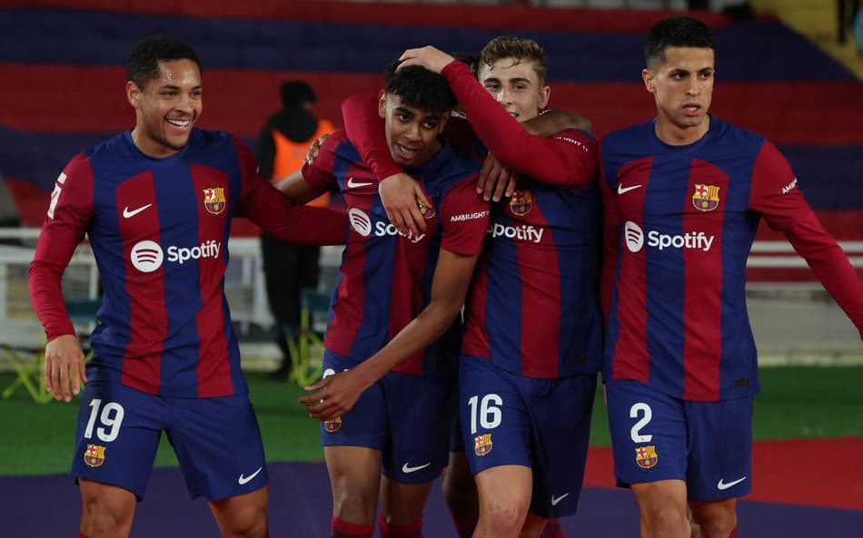Barcelona recebe proposta bilionária de rival da Nike e pode trocar de fornecedor