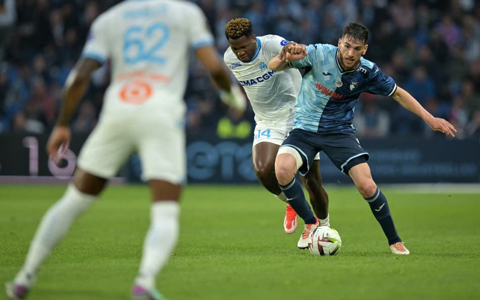 Jogadores do Olympique de Marseille são surpreendidos com tiros em tentativa de assalto