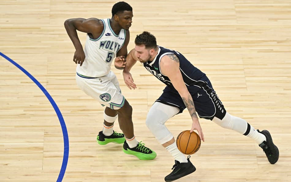 Em jogo acirrado, Dallas Mavericks sai na frente contra o Minnesota Timberwolves pelos playoffs da NBA