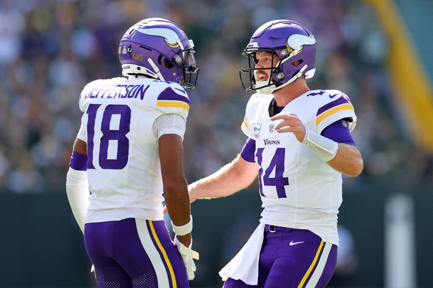 Minnesota Vikings v Green Bay Packers
