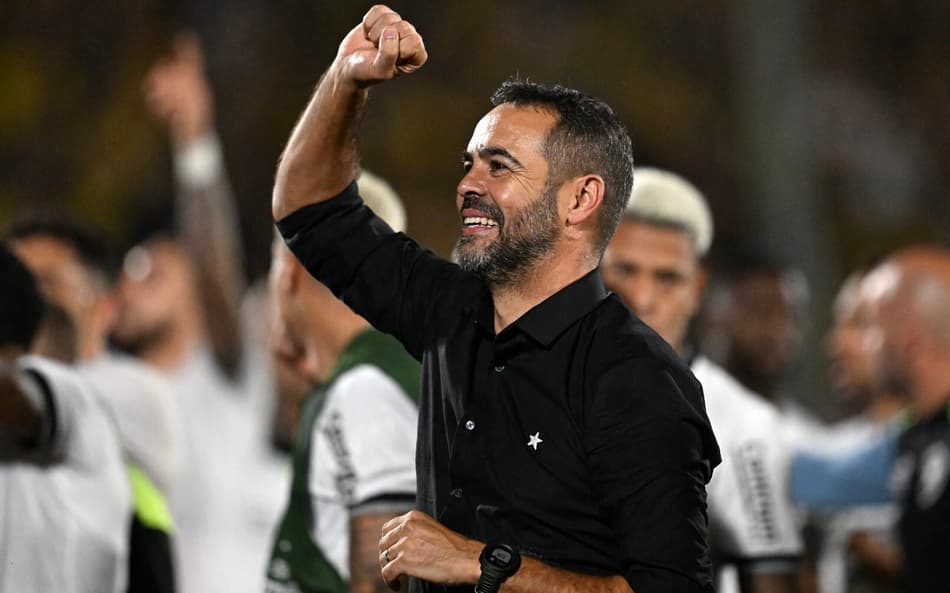 Artur Jorge dedica classificação à torcida do Botafogo: ‘Valeu a pena’