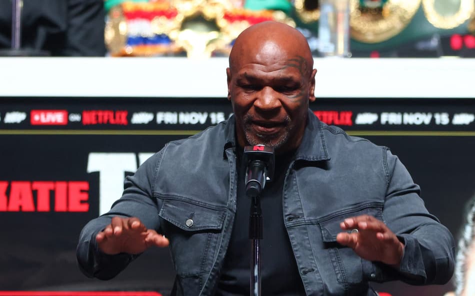 Com bunda de fora, Mike Tyson projeta ‘vitória violenta’ contra Jake Paul