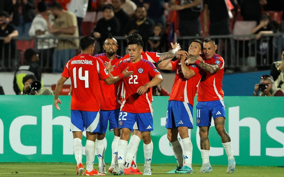 Em jogo recheado de gols, Chile vence a Venezuela pelas Eliminatórias