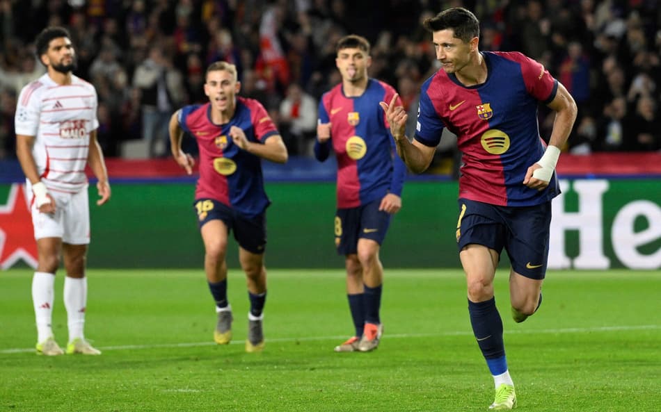 Lewandowski iguala feito de Cristiano Ronaldo e Messi na Champions League