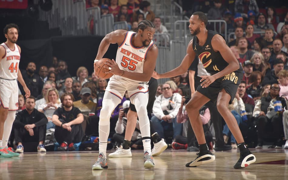 Pivô sofre lesão no joelho e vai desfalcar o New York Knicks por várias semanas