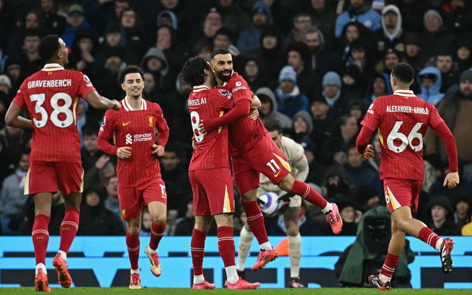 Liverpool e Tottenham escalados para jogo que vale o título com novidade; veja