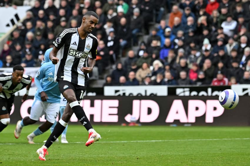 Isak pode estar de saída do Newcastle (Foto: Andy Buchanan/AFP)