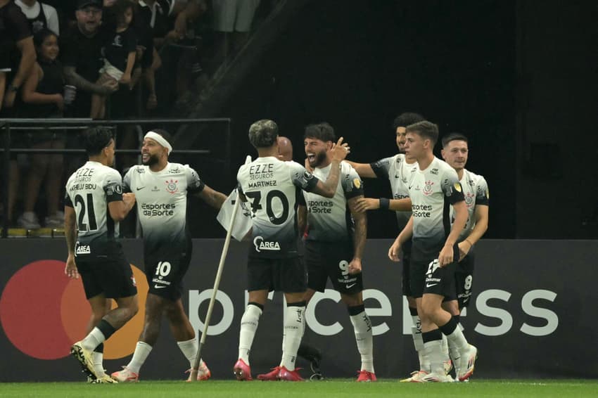 FBL-LIBERTADORES-CORINTHIANS-UCENTRALVEN
