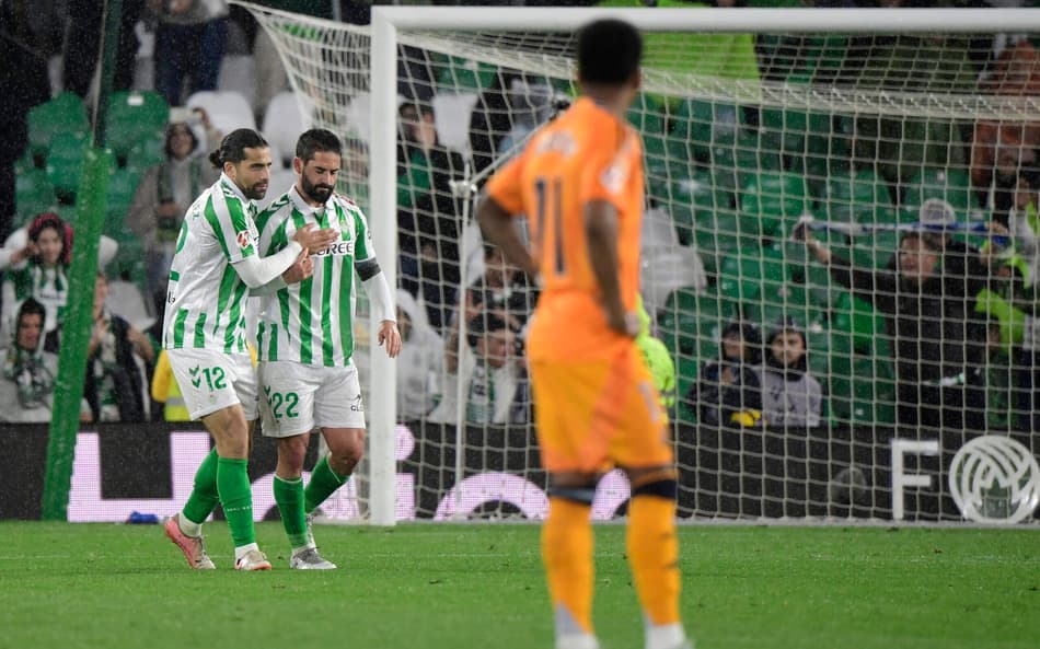 Com ‘Lei do Ex’, Real Madrid leva virada e tropeça na briga pela liderança