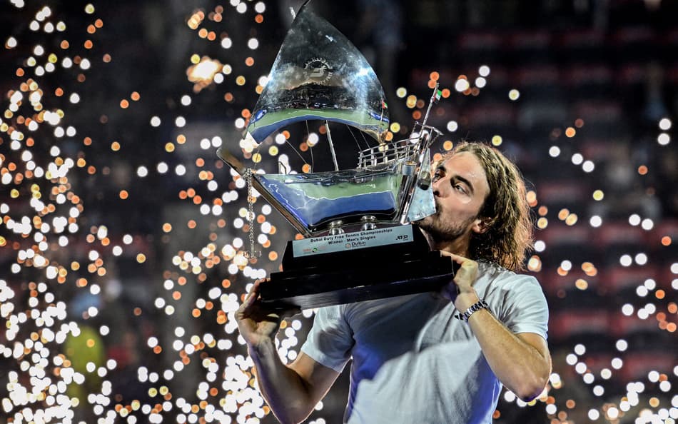 Stefanos Tsitsipas é campeão em Dubai, acaba com jejum e volta ao top 10